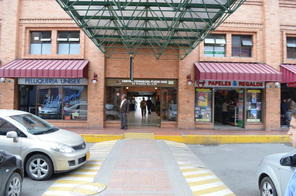 621919_138154939657610_167982935_o